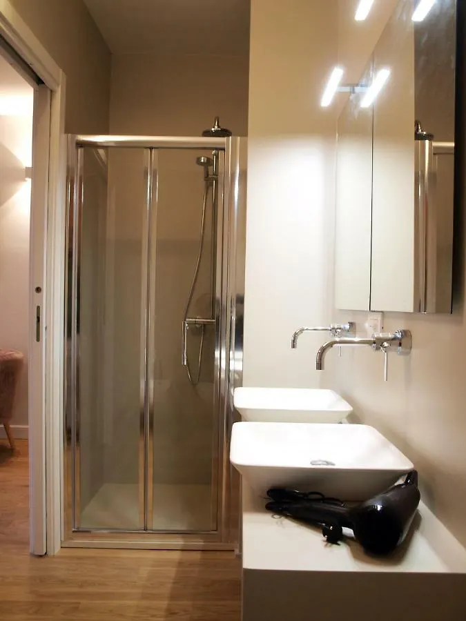 Cosmopolitan Central Rooms Bologna 3*,
