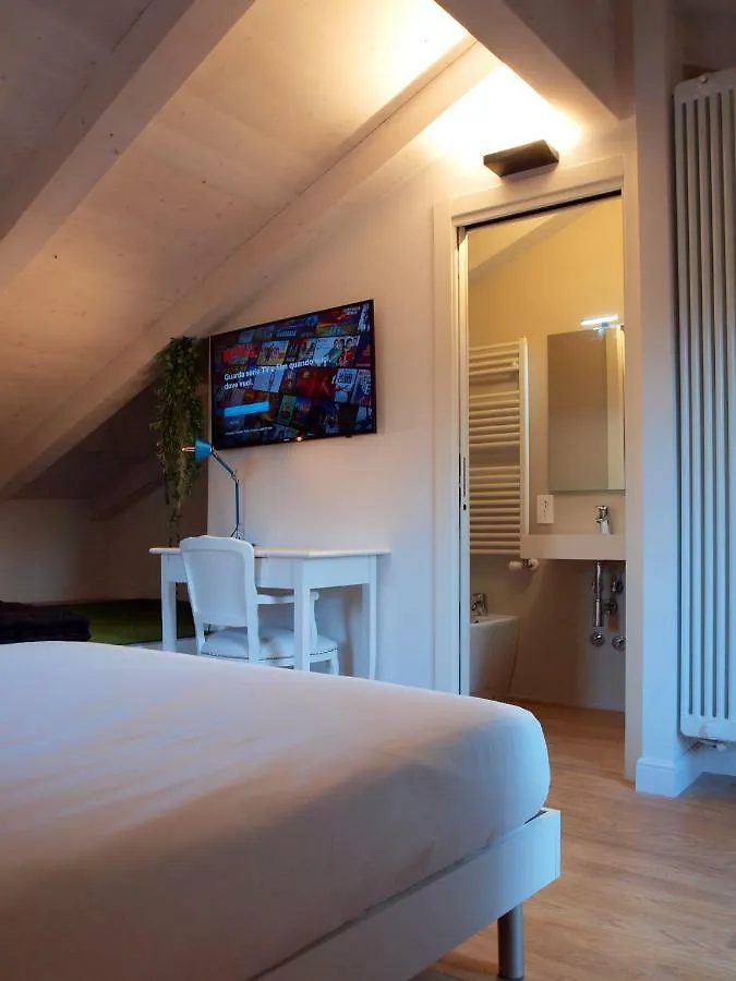 Cosmopolitan Central Rooms Bologna 3*,