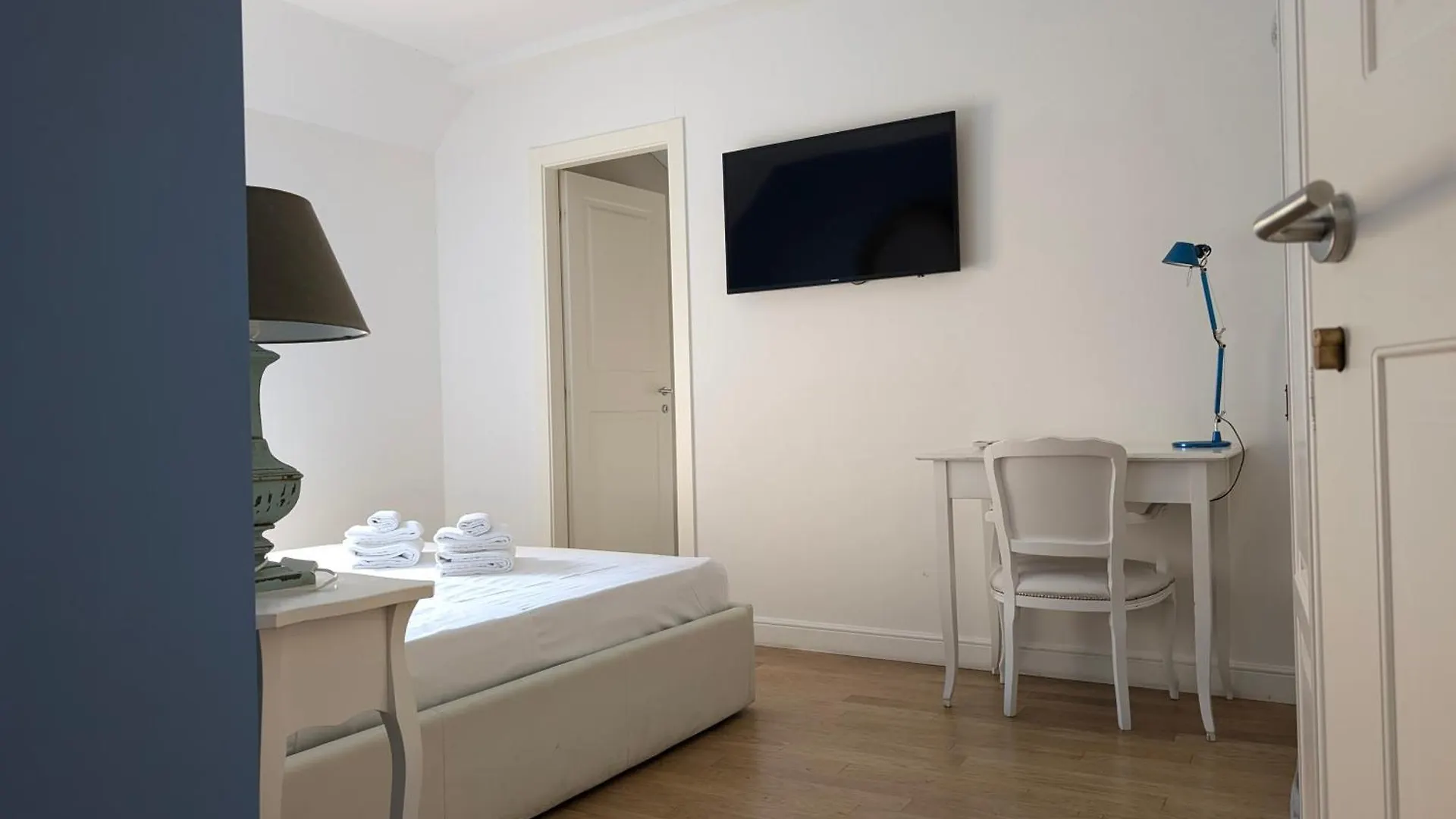 Cosmopolitan Central Rooms Bologna 3*,