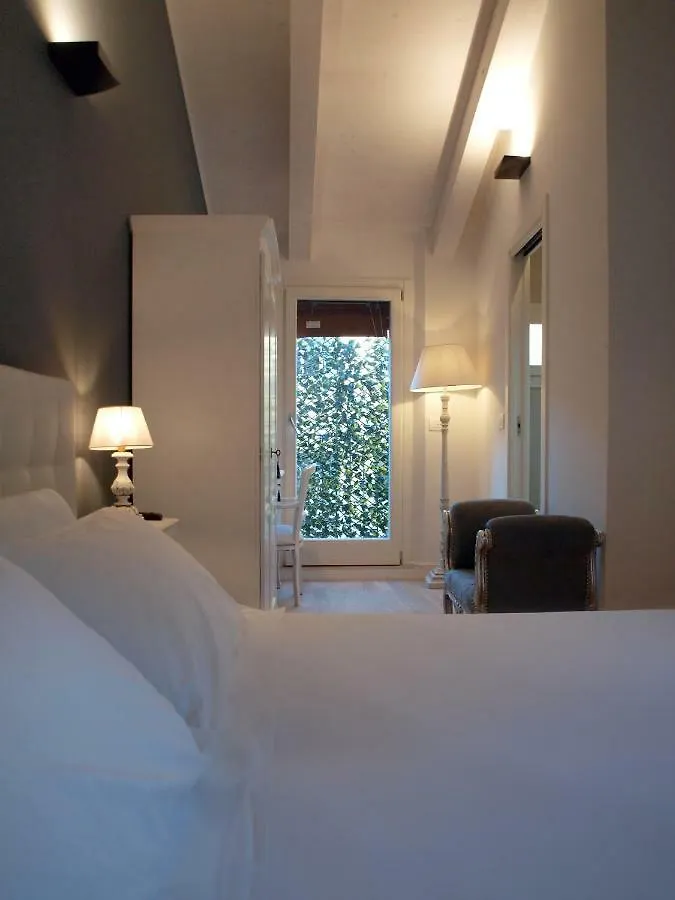 Cosmopolitan Central Rooms Bologna 3*,  Olaszország